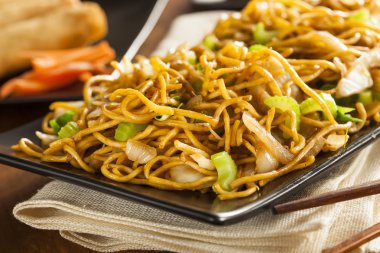 Asya chow mein erişte