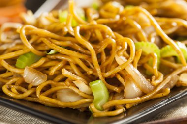 Asya chow mein erişte