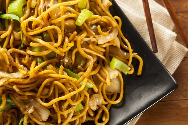 Asiatico Chow Mein Tagliatelle — Foto Stock