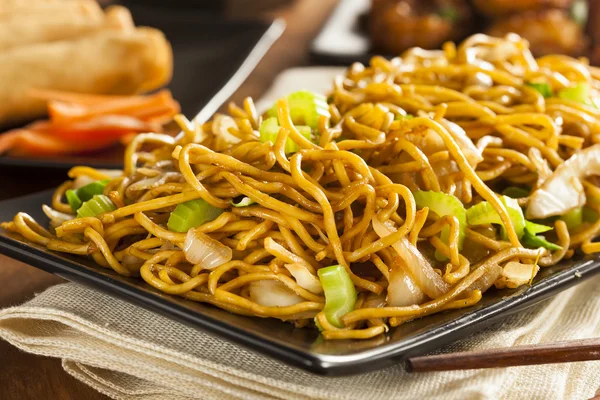 Asiatico Chow Mein Tagliatelle — Foto Stock