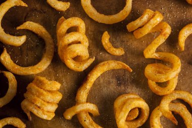 Baharatlı tecrübeli kıvrık patates kızartması