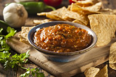 Organik kırmızı baharatlı salsa