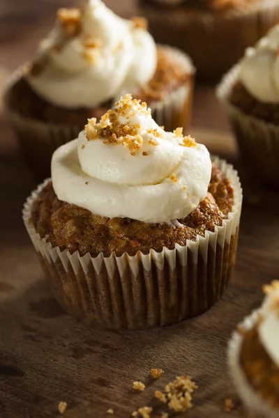 Homemade Carrot Cupcakes with Cream Cheese Frosting — Stock Photo, Image