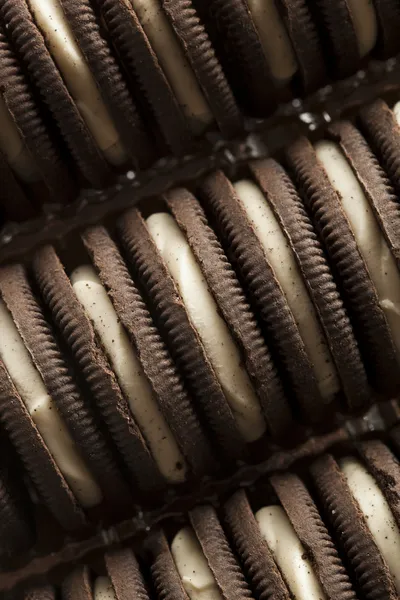Krema dolgulu sağlıksız çikolatalı kurabiye — Stok fotoğraf