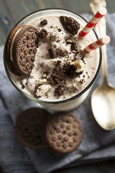 Pliki cookie i krem milkshake — Zdjęcie stockowe