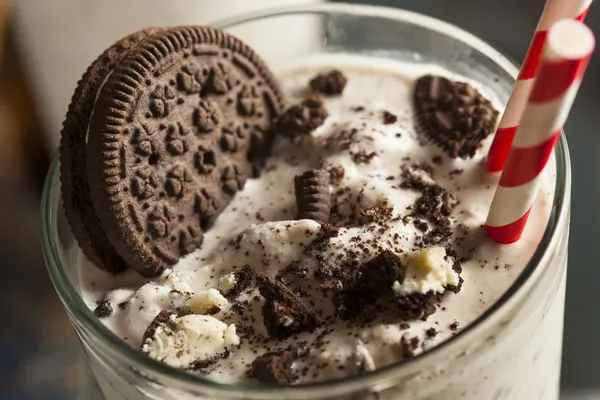 Soubory cookie a krém mléčný koktejl — Stock fotografie