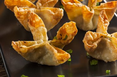 Asya Yengeç rangoons tatlı ve ekşi sos ile