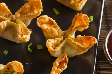 Asya Yengeç rangoons tatlı ve ekşi sos ile