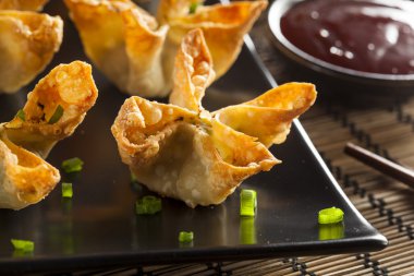 Asya Yengeç rangoons tatlı ve ekşi sos ile
