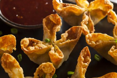 Asya Yengeç rangoons tatlı ve ekşi sos ile