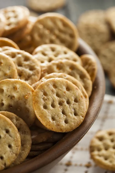 Trigo de grão inteiro Crackers redondos — Fotografia de Stock