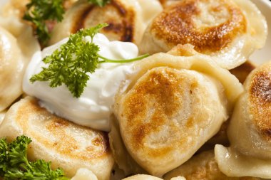 ekşi krema ile Homemade Lehçe pierogis