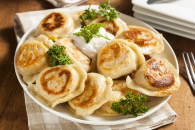 ekşi krema ile Homemade Lehçe pierogis