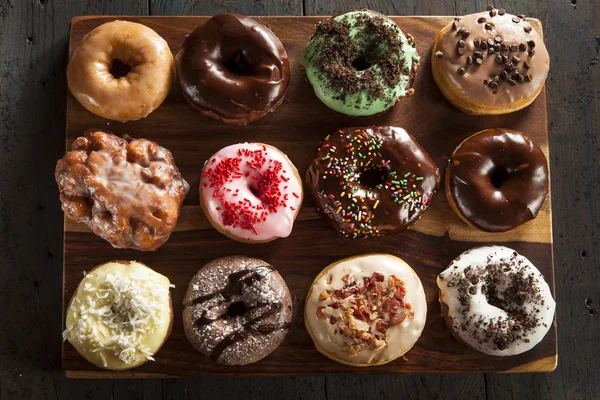 Sortierte hausgemachte Gourmet-Donuts — Stockfoto