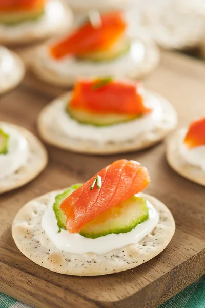 Salmone e cracker Hor D'oeuvres — Foto Stock