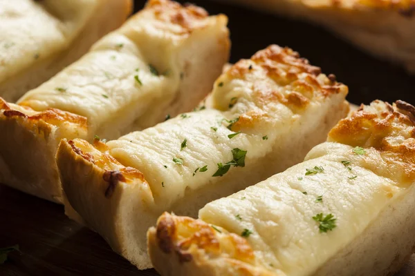 Gerösteter Käse und Knoblauchbrot — Stockfoto