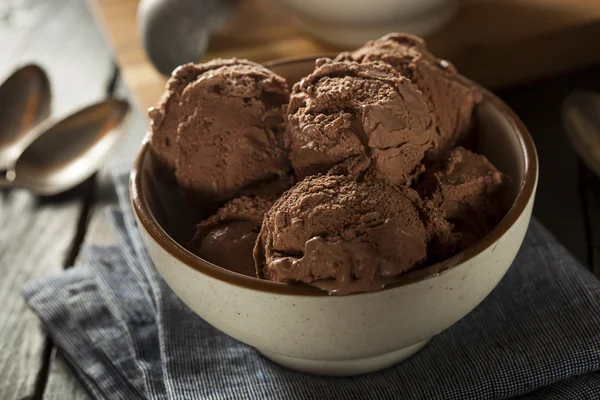 Crème glacée au chocolat noir maison — Photo