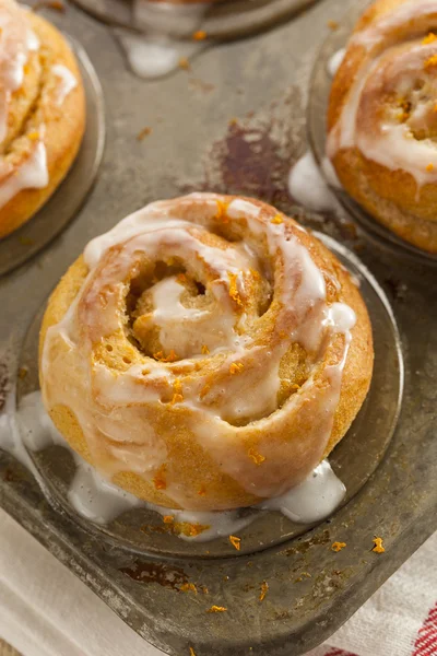 Hausgemachte Zimtröllchen klebrige Brötchen — Stockfoto