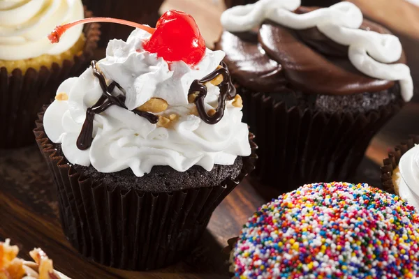 설탕 프로 스 팅과 컵 케이크 멋진 미식가 모듬 — 스톡 사진
