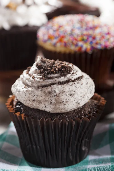 Geassorteerde fancy gastronomische cupcakes met glimmertjes — Stockfoto