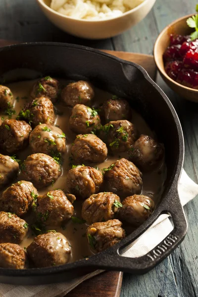 Hemlagade svenska köttbullar med gräddsås — Stockfoto