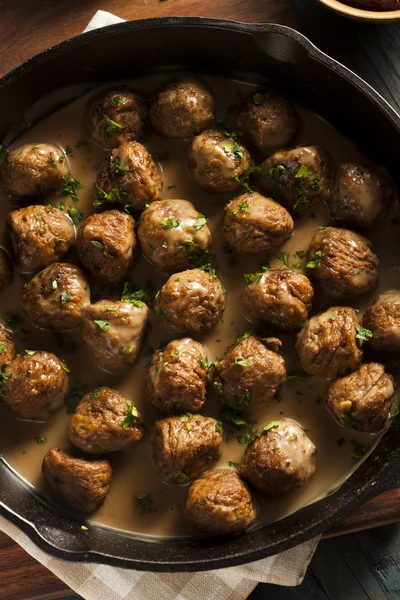 Hemlagade svenska köttbullar med gräddsås — Stockfoto