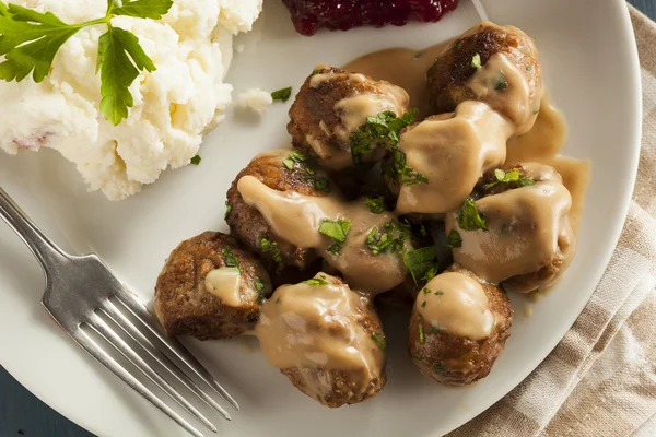 Hemlagade svenska köttbullar med gräddsås — Stockfoto