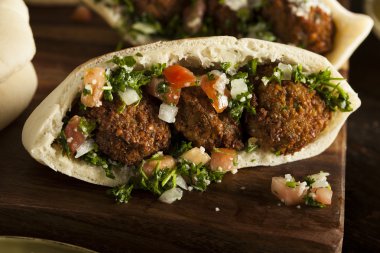 sağlıklı vejetaryen falafel pide