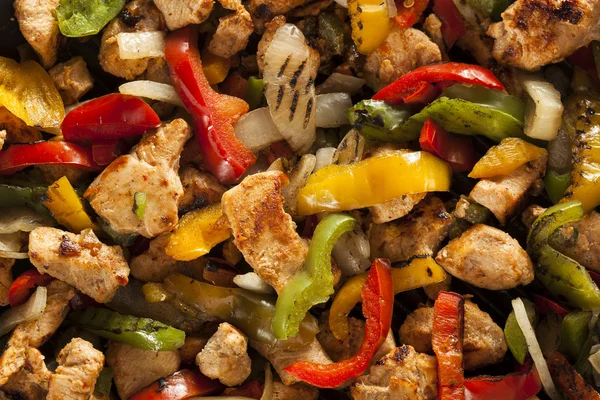 Fajitas κοτόπουλου σπιτικά με λαχανικά — Φωτογραφία Αρχείου