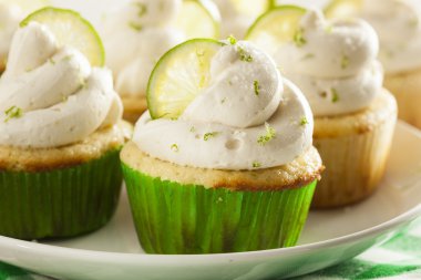 ev yapımı margarita kek frosting ile