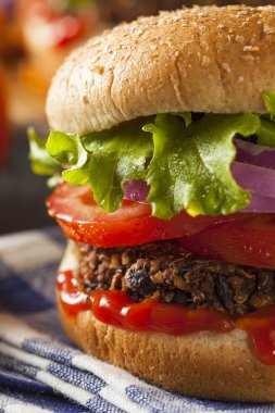 ev yapımı sağlıklı vejetaryen quinoa burger