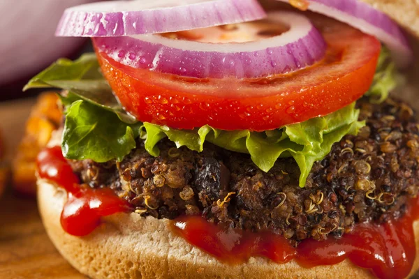 Domácí zdravé vegetariánské quinoa burger — Stock fotografie