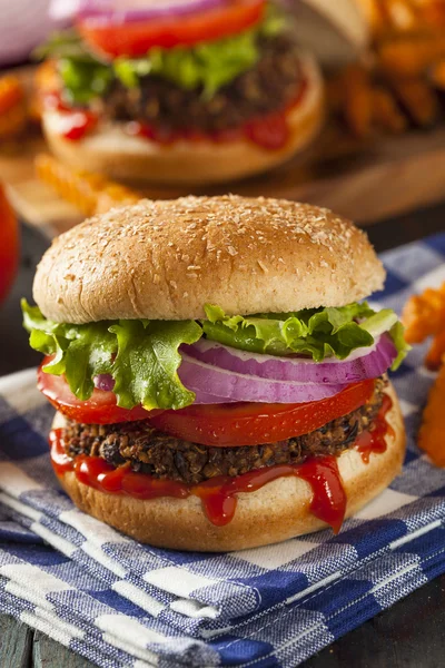Hemmagjord sund vegetarisk quinoa burger — Stockfoto