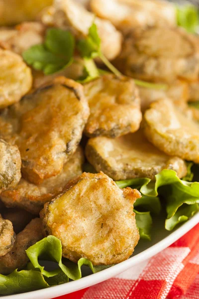 Leckere geschälte frittierte Gurken — Stockfoto