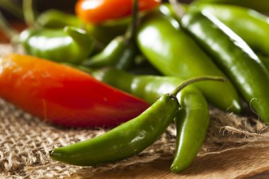 organik yeşil baharatlı serrano biber