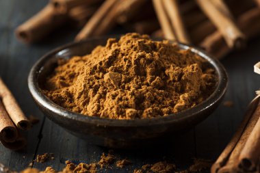 Organik çiğ kahverengi tarçın