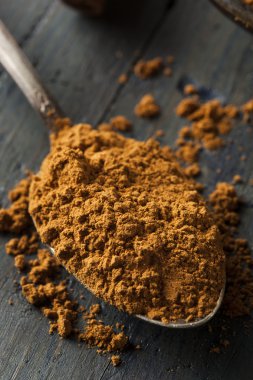 Organik çiğ kahverengi tarçın