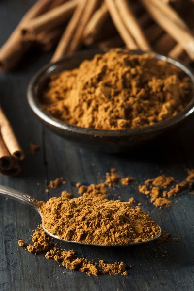 Organik çiğ kahverengi tarçın