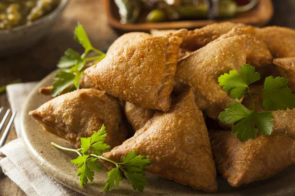 Σπιτικό τηγανητό ινδική samosas — Φωτογραφία Αρχείου