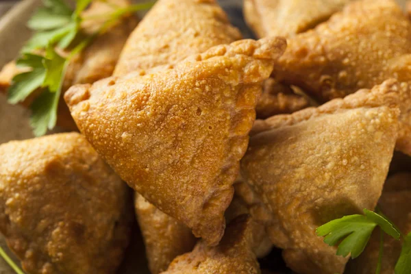 Samosa indiane fritte fatte in casa — Foto Stock