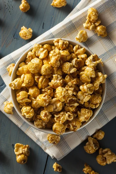 Homemade Golden Caramel Popcorn — Stock Photo, Image