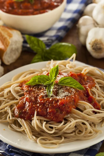 Domácí špagety s podmíněně — Stock fotografie