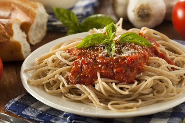 Spaghetti fatti in casa con salsa Marinara — Foto Stock