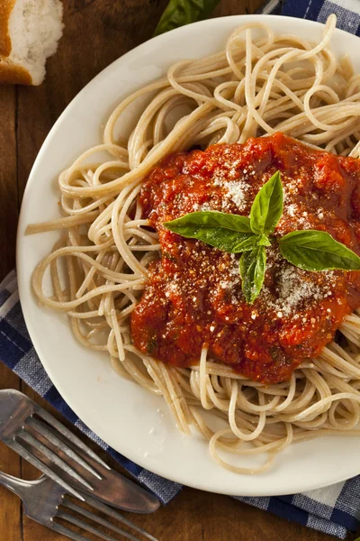 Espaguetis caseros con salsa Marinara —  Fotos de Stock