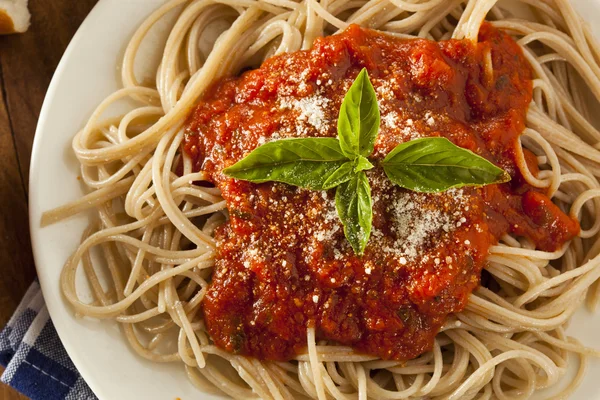 Marinara sosu ile Homemade spagetti — Stok fotoğraf