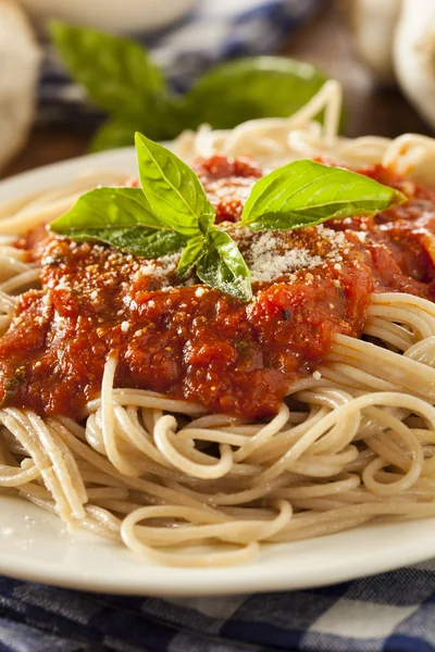 Домашние спагетти с соусом Маринара — стоковое фото