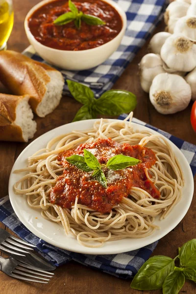 Spaghetti buatan sendiri dengan saus Marinara — Stok Foto