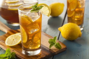 ev yapımı buzlu çay limon ile