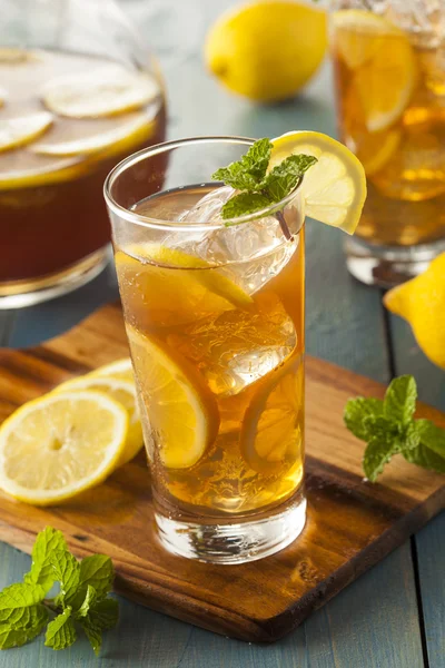 ev yapımı buzlu çay limon ile