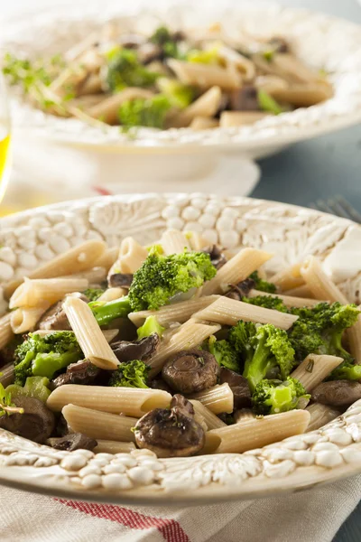 Pâtes maison au brocoli et au parmesan — Photo